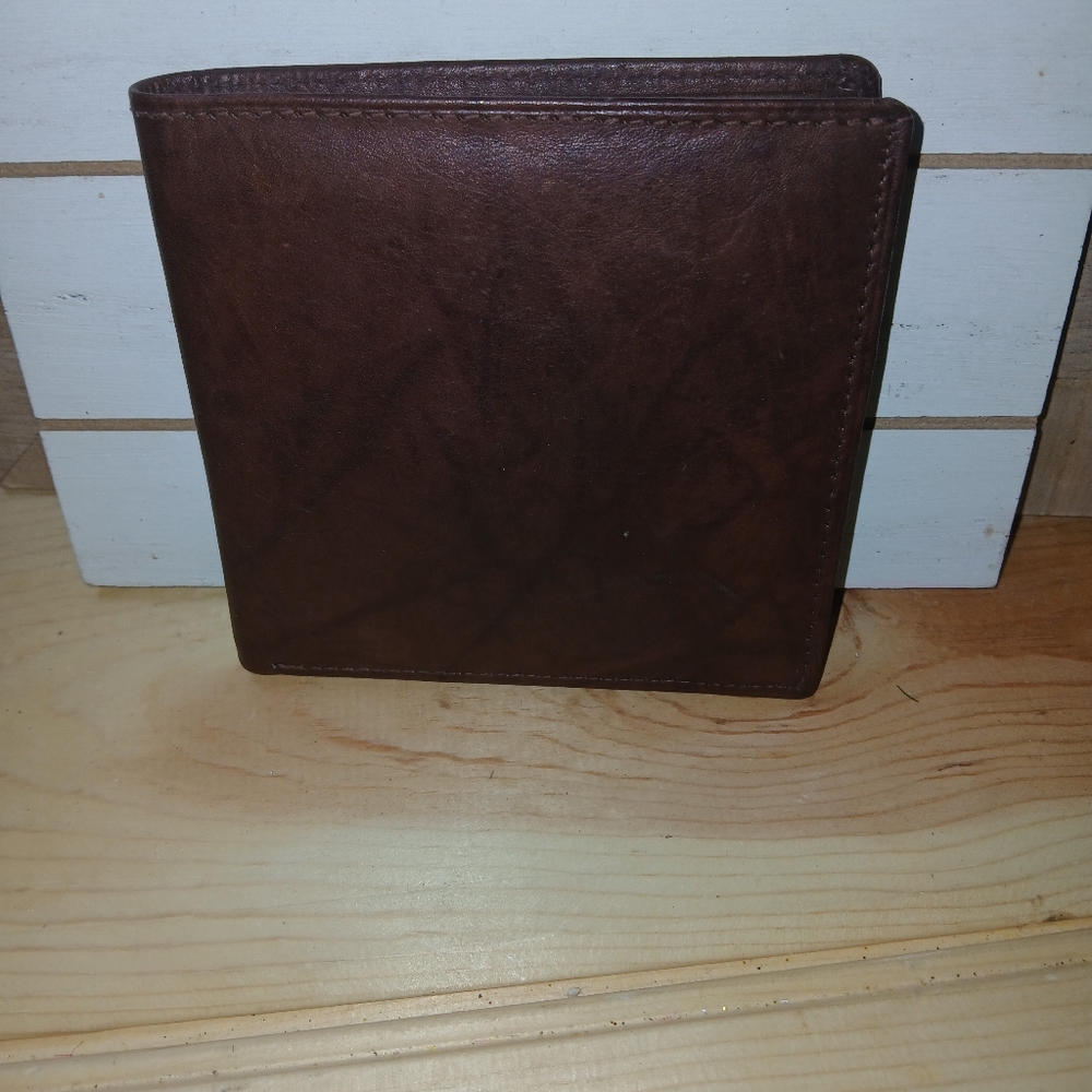 (3) Wallets Lot - Picture 4 of 9